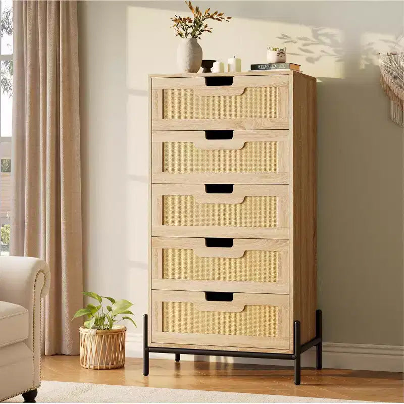 Commode 5 tiroirs en rotin naturel, commode en bois de style ferme moderne avec pieds en métal massif, armoire de rangement pour chambre, entrée et salon